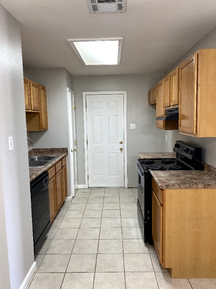 Building Photo - 9020 Titans Dr