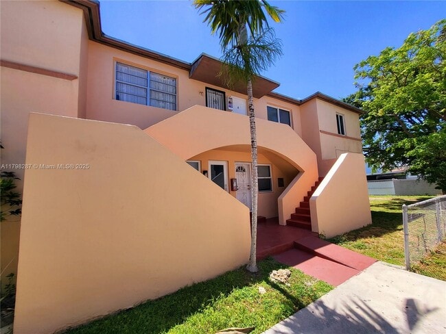 Building Photo - 2355 SW 27th St