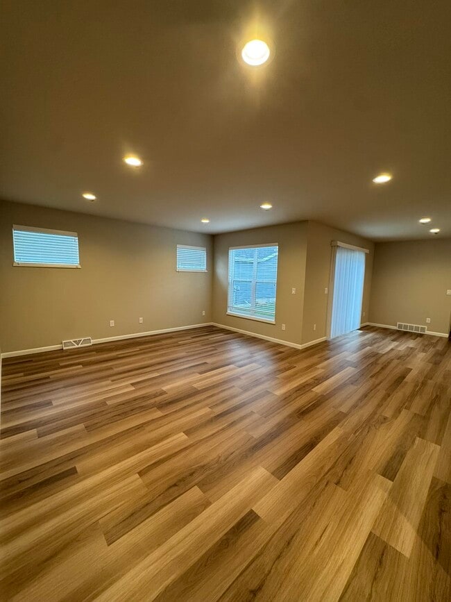 Building Photo - 2175 Autumn Lake Parkway