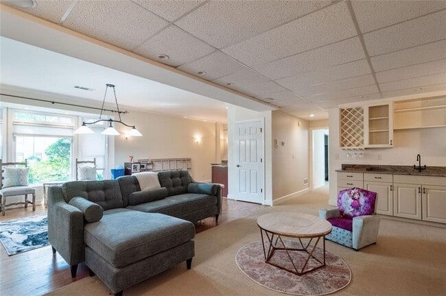 Building Photo - 3850 Glenhurst Dr