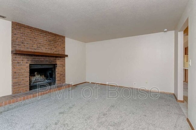 Building Photo - 810 N Horton St