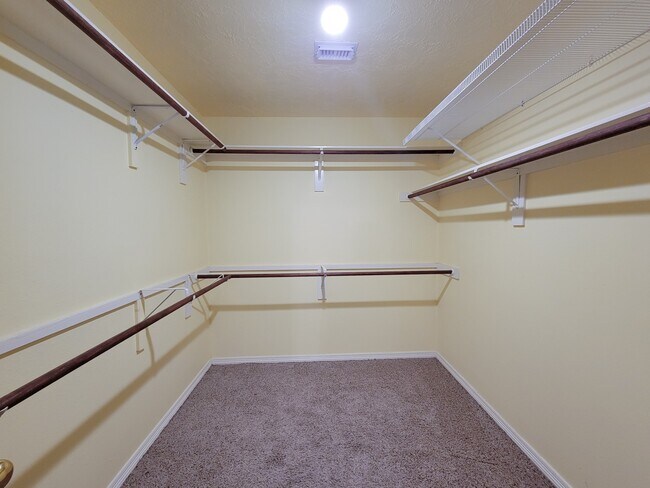 Building Photo - 18511 Falcon Crest Dr