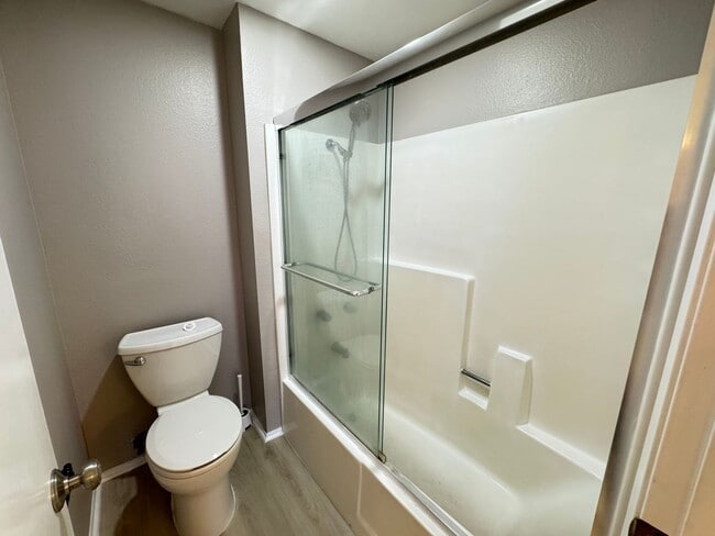 Building Photo - Bright and Airy 2Bd/2Ba Condo w/AC, W/D an...