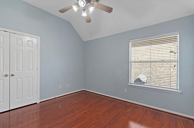 Building Photo - 2611 S Breeze Dr