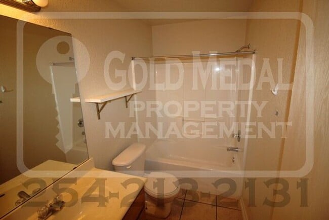 Building Photo - 2802 Alma Dr