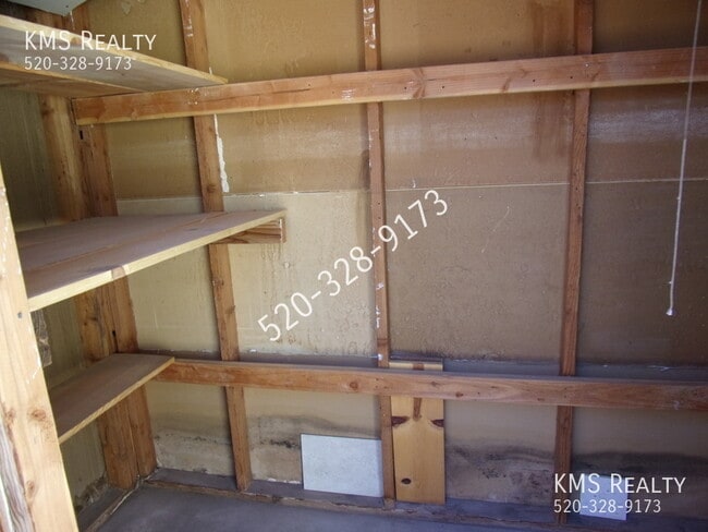 Building Photo - 702 S Pantano Rd