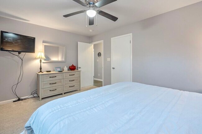 Building Photo - 5371 Central Ave