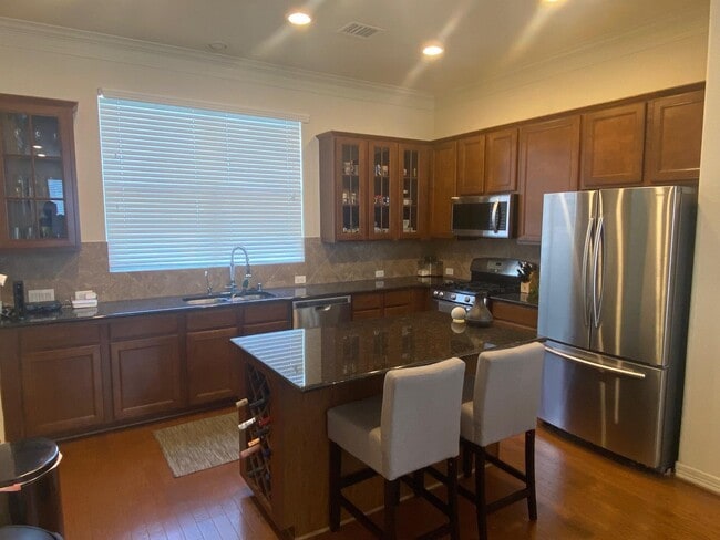 Building Photo - 3209 Clearview Cir