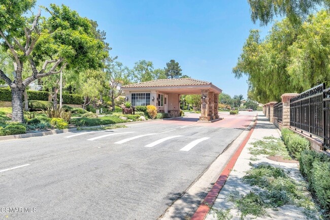 Building Photo - 1847 Fox Springs Cir