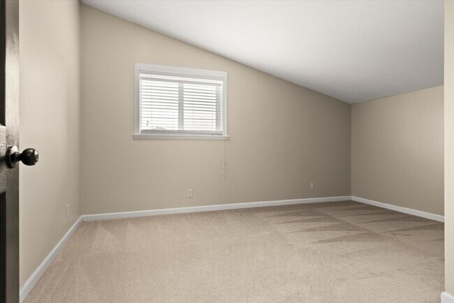 Building Photo - 8633 Wabash Ave S