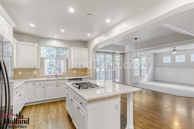 Building Photo - Beautifully Home Near Waterhouse Trail & Lake