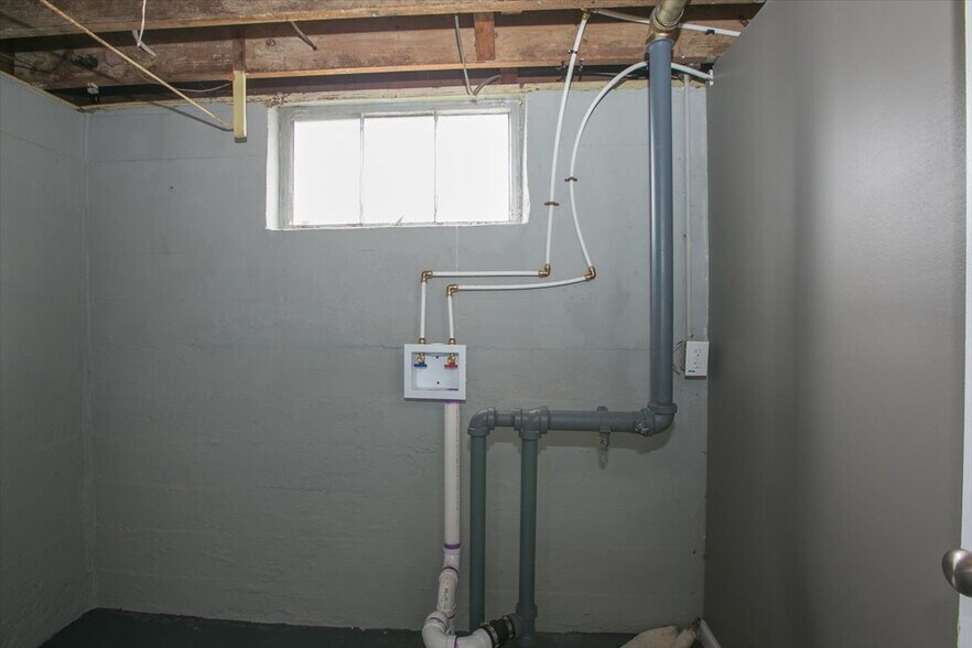 Basement - 148 Niagara Ave