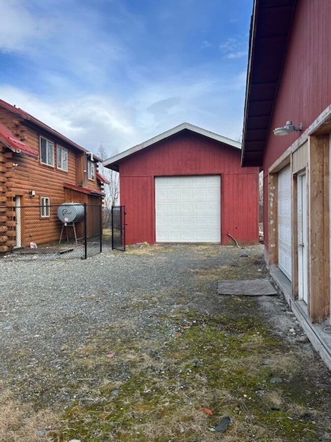 Building Photo - Gorgeous Log Home with infloor heat.  Two level lots with RV parking and dumpstation.