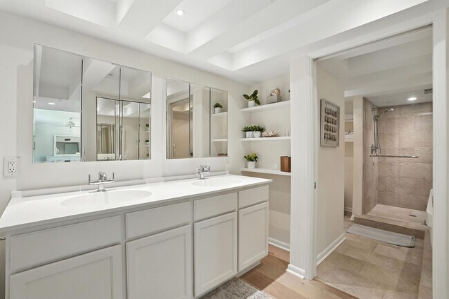 Building Photo - 3951 Gulf Shore Blvd N