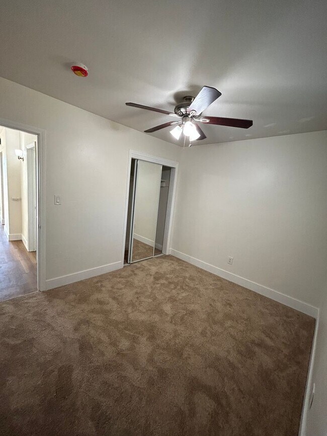 Building Photo - 2 Bedroom 1 Bathroom West La Mesa Apartment