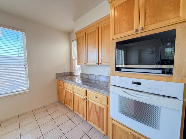Building Photo - Spacious Milpitas 3 Bedroom 2 Bath Home