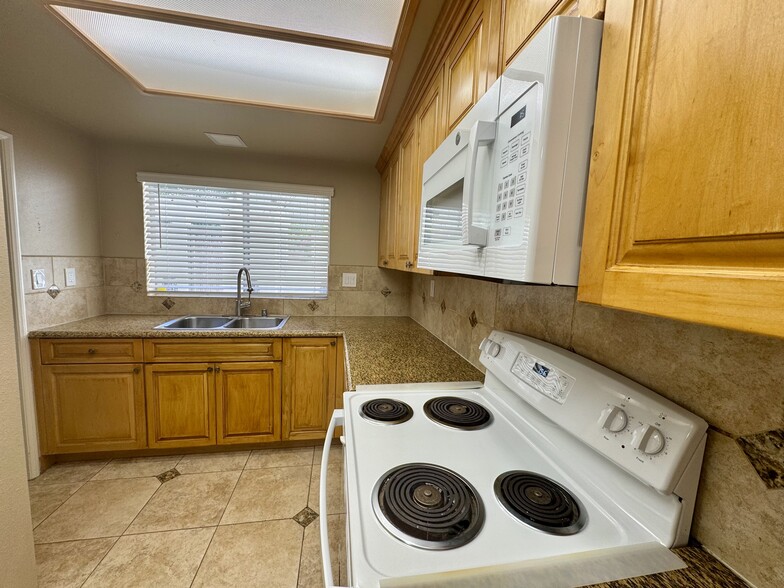 Kitchen - 3882 Radcliffe Ln