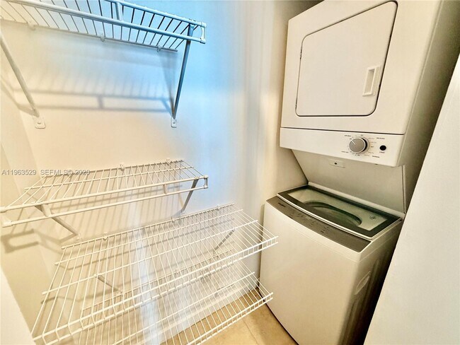 Building Photo - 335 S Biscayne Blvd