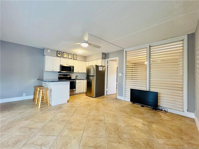 Building Photo - 11000 S Ocean Dr