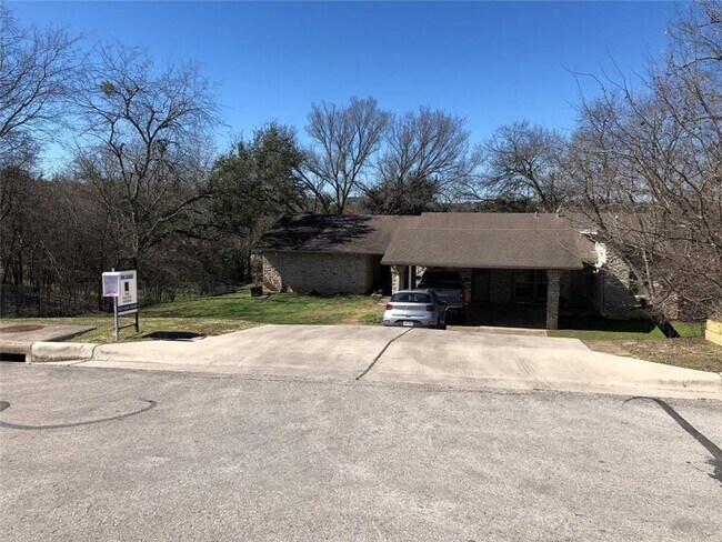 Building Photo - 1910 Westridge Dr