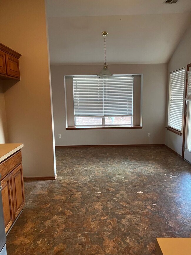 Building Photo - Beautiful edmond home for lease