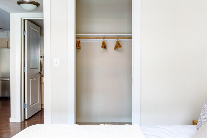 Building Photo - 215 10th Ave E