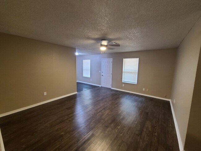 Building Photo - 1824 N Kaye Dr