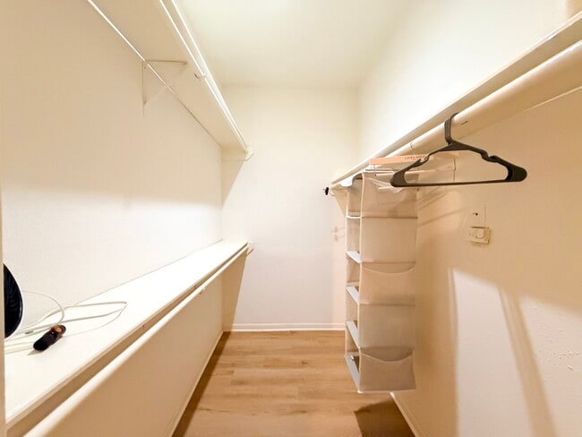 Building Photo - 2255 Braeswood Park Dr