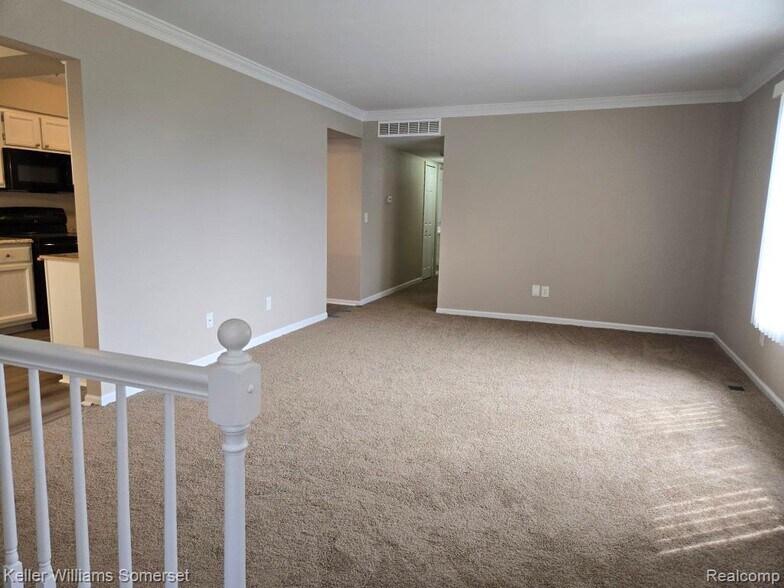 Building Photo - 71 Meadow Wood Dr