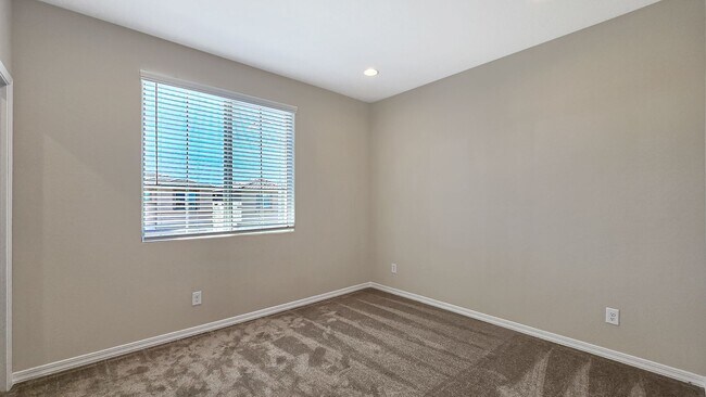 Building Photo - Brand new home!  Convenient to the 303 freeway!
