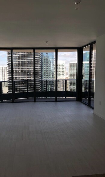 Building Photo - 1000 Brickell Plz