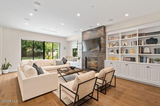 Building Photo - 12727 Landale St