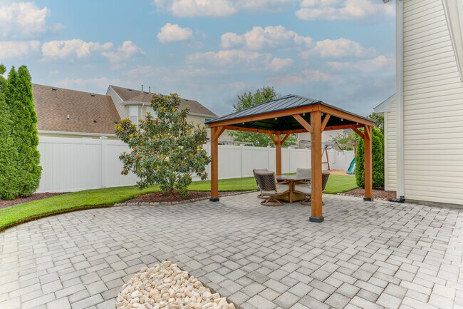 Building Photo - 1945 Breck Ave