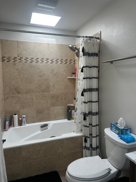 Building Photo - 1219 S Yosemite Way