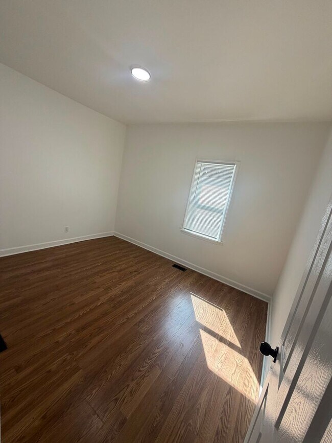 Building Photo - Newly Renovated 3 Bedroom • 1 Bathroom Home