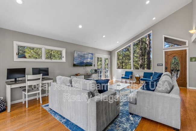 Building Photo - 1720 N Doral Way