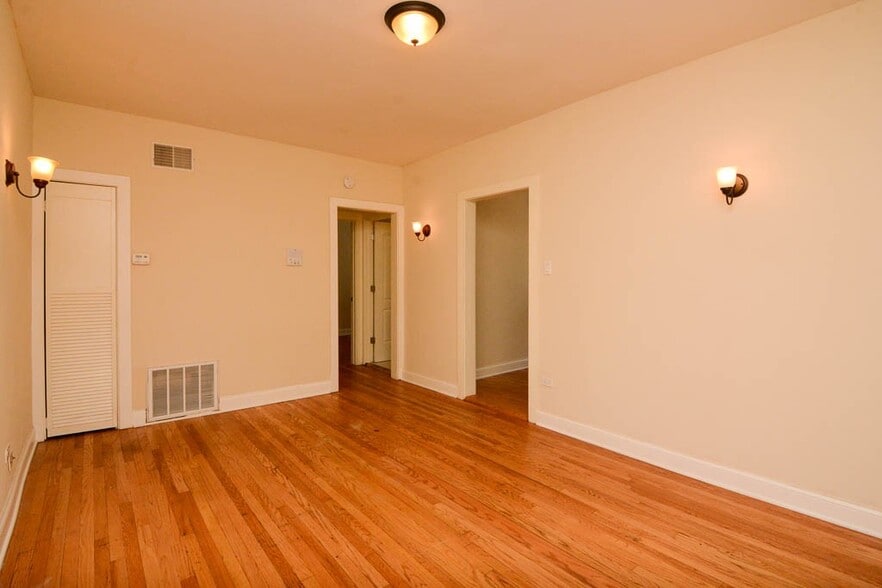 Building Photo - 4139 N Ashland Ave