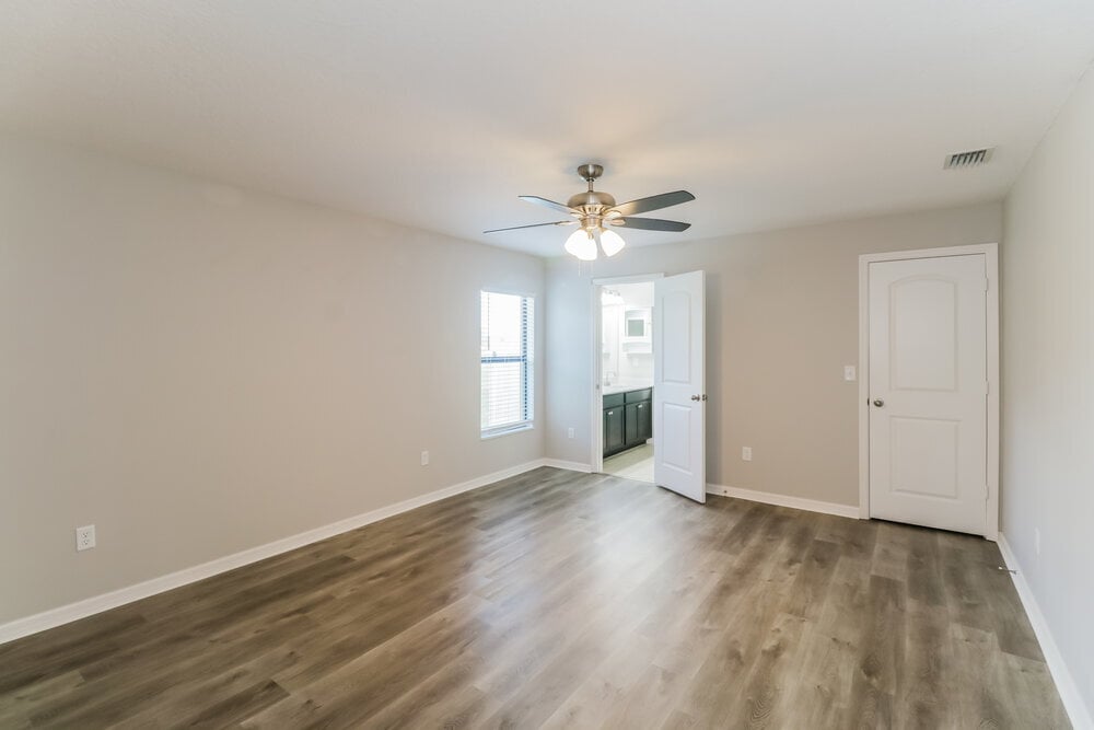 Building Photo - 6519 Redbay Dr