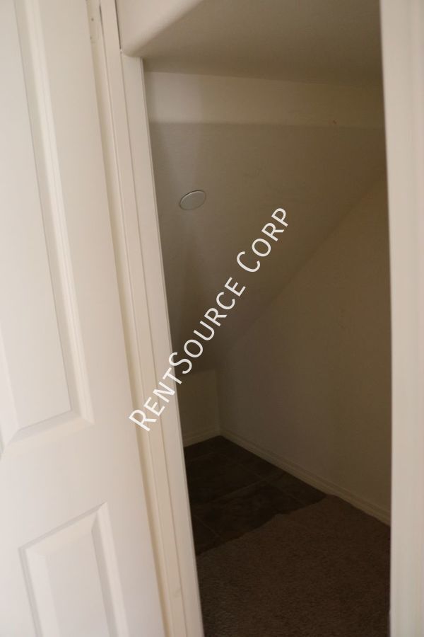 Building Photo - 1 Bedroom, 1 Bath Attached Guest House For...