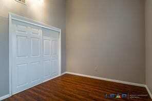 Building Photo - 565 Hunters Glen St