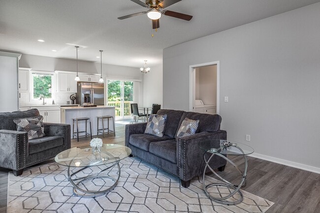 Building Photo - Great 3 Bedroom Single-Family Home in Urbandale