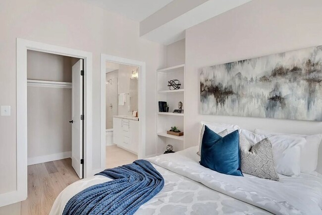 Building Photo - 1130 Penn St NE