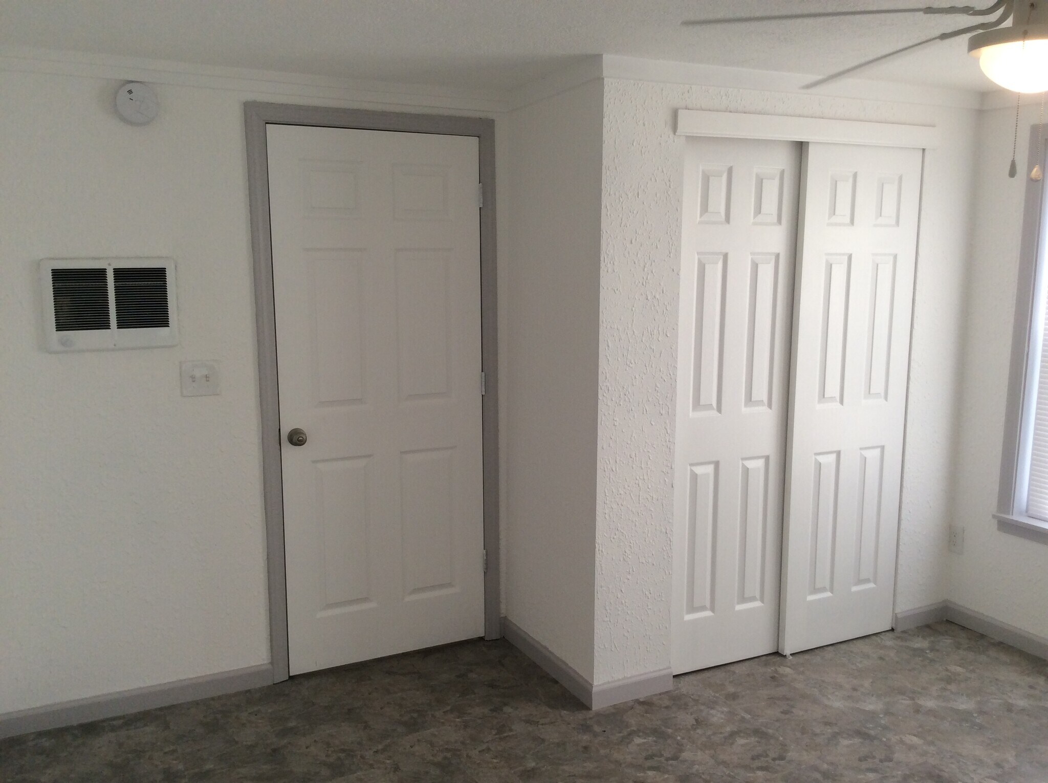 Bedroom Entry & Closet - 917 Phillips St