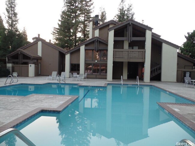 Building Photo - Upgraded 2 bedroom condo in a gated commun...