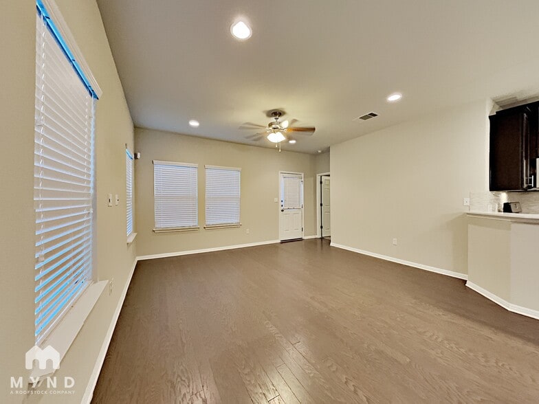 Building Photo - 2304 S Lakeline Blvd