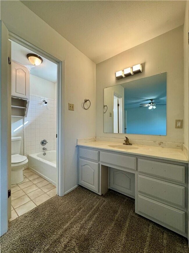 Building Photo - Charming Single Family Home In Hewitt, TX