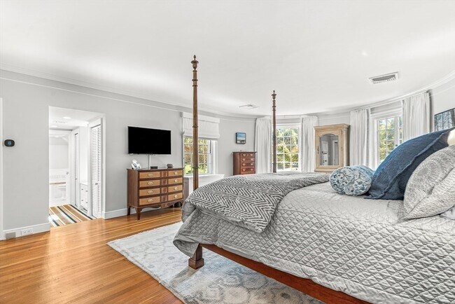 Building Photo - 2 Phillips Pond Rd