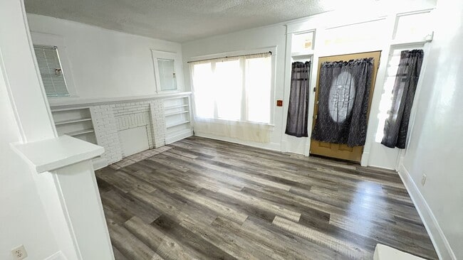 Building Photo - 3/1.5 Historic Bungalow Home in Tampa/Ybor...