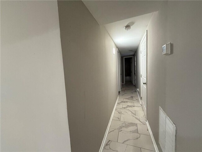 Building Photo - 1576 Carolyn Dr SW