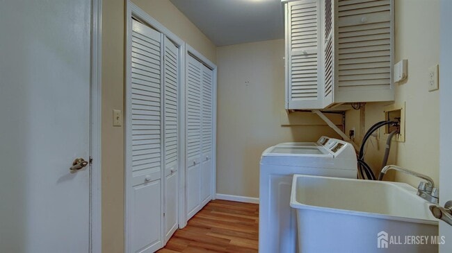 Building Photo - 18 Thomas Paine Dr